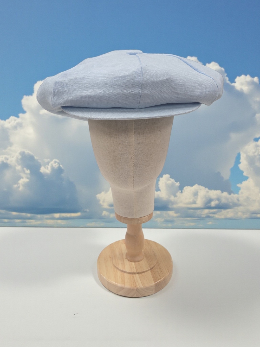 CAPAS LINEN LIGHT BLUE BIG APPLE NEWS BOY CAP.